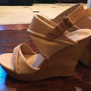 Diane Von Furstenberg Wedges Size 9
